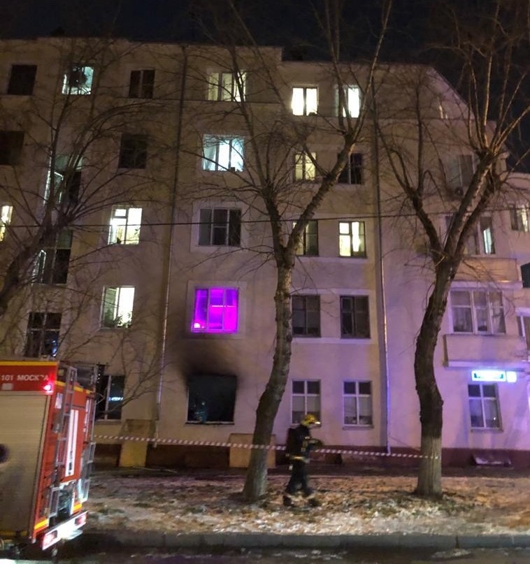 5 человек спасено на пожаре по адресу 1-я Дубровская, дом 4