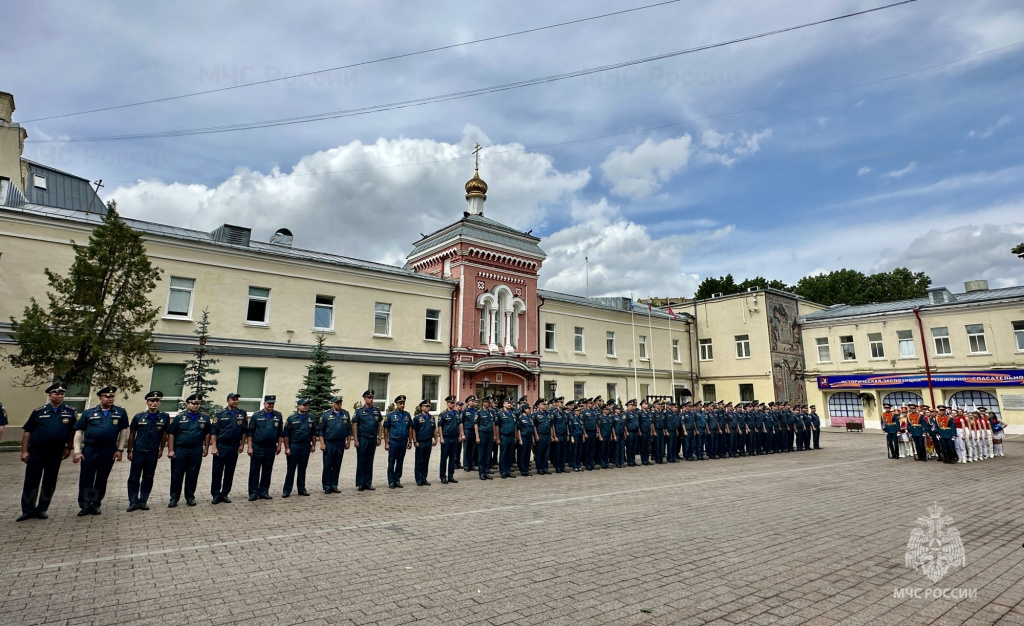 В столичном Главке МЧС состоялось торжественное мероприятие посвященное Дню России